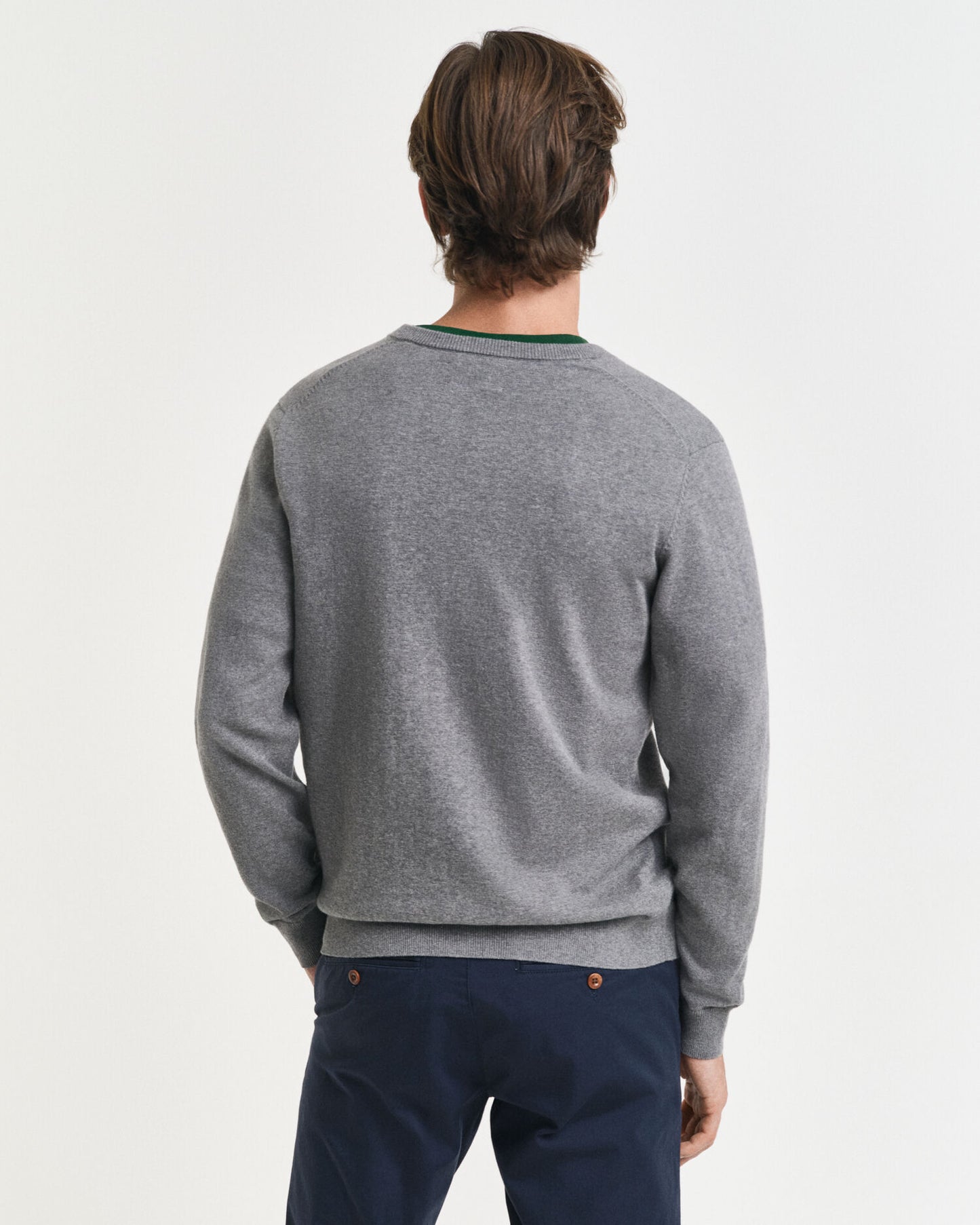 Pull classique en coton à col en V