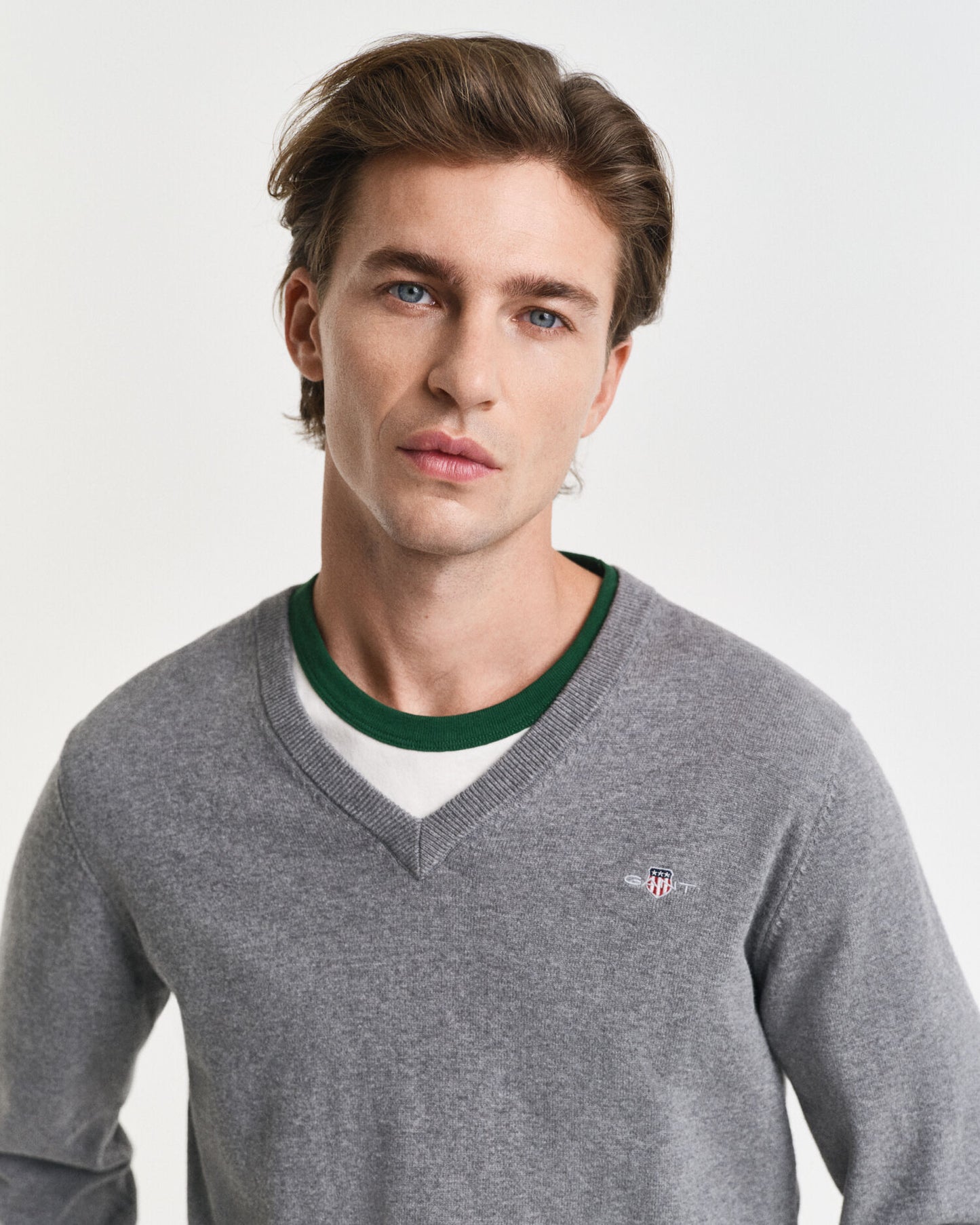 Pull classique en coton à col en V